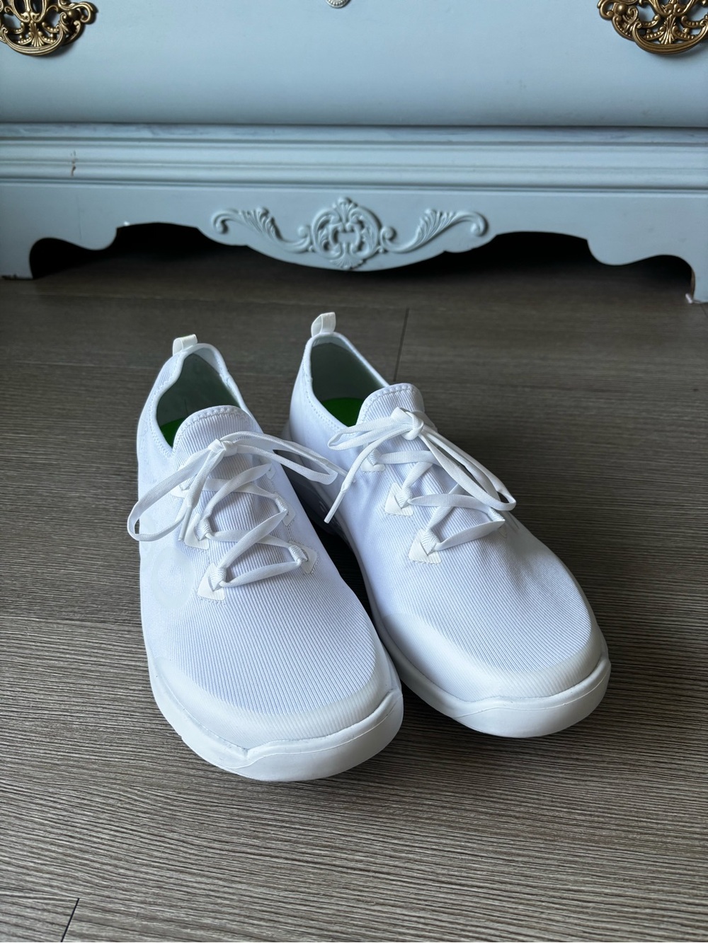 OOFOS Men's White Casual Slip-On Sneakers